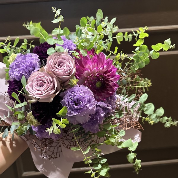 ふわふわドレスのような花びらがフリルのトルコキキョウを使った花束♡敬老の日